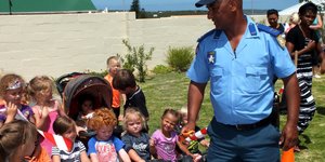 â€œNou moet julle mooi na my luister voordat julle wegspring!â€ - Tony Blakenberg